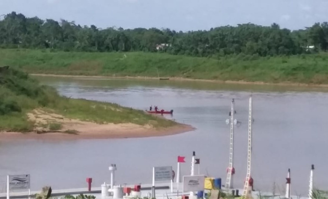 Homem de 30 anos desaparece nas águas do Rio Juruá após mergulho